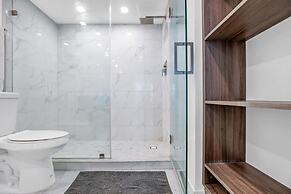 4 Bedroom Condo With Stunning Balcony View