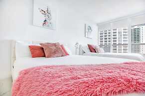 4 Bedroom Condo With Stunning Balcony View