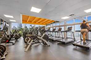 4 Bedroom Condo With Stunning Balcony View