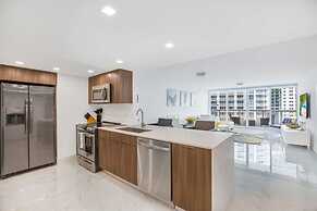 4 Bedroom Condo With Stunning Balcony View