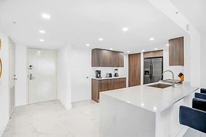 4 Bedroom Condo With Stunning Balcony View