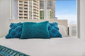 4 Bedroom Condo With Stunning Balcony View