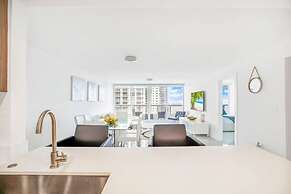 4 Bedroom Condo With Stunning Balcony View