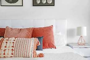 4 Bedroom Condo With Stunning Balcony View