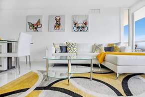 4 Bedroom Condo With Stunning Balcony View