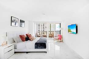 4 Bedroom Condo With Stunning Balcony View