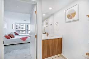 4 Bedroom Condo With Stunning Balcony View