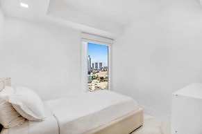 4 Bedroom Condo With Stunning Balcony View