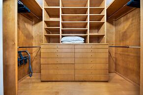 Florida Sunrise-host Covers Service Fees