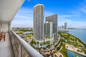 Chic Bayfront Condo With Stunning View