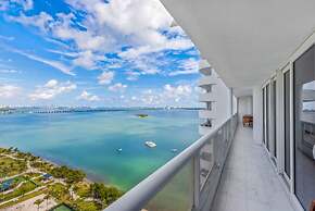 Chic Bayfront Condo With Stunning View