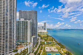 Chic Bayfront Condo With Stunning View