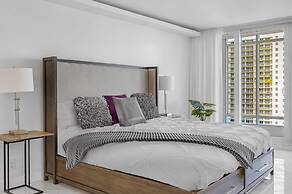 Chic Bayfront Condo With Stunning View