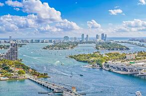 Chic Bayfront Condo With Stunning View