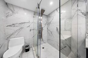 Chic Bayfront Condo With Stunning View