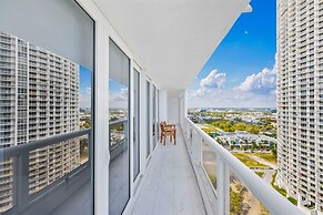 Chic Bayfront Condo With Stunning View
