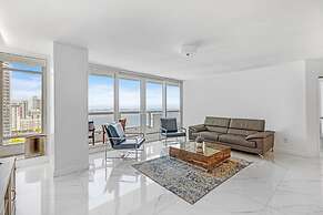 Chic Bayfront Condo With Stunning View
