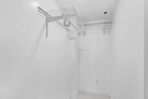 Chic Bayfront Condo With Stunning View