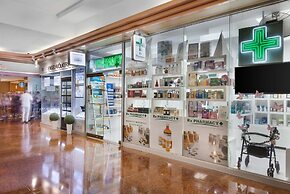 Chic Bayfront Condo With Stunning View