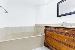 Stunning Balcony Views 4 Bedroom