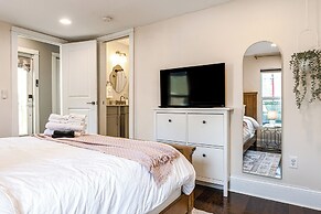 Indianapolis Getaway w/ Deck & Fire Pit!