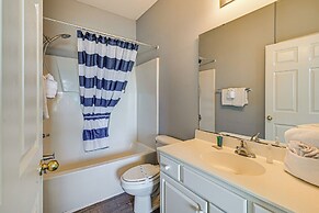 Pool + Hot Tub: Lake-view Condo in Surfside Beach!