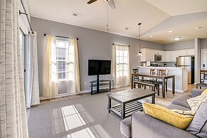 Pool + Hot Tub: Lake-view Condo in Surfside Beach!