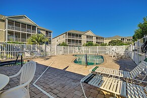 Pool + Hot Tub: Lake-view Condo in Surfside Beach!