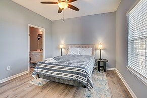 Pool + Hot Tub: Lake-view Condo in Surfside Beach!