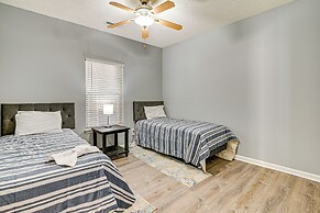 Pool + Hot Tub: Lake-view Condo in Surfside Beach!