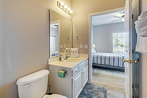 Pool + Hot Tub: Lake-view Condo in Surfside Beach!