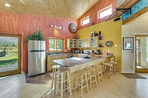 10 Mi to Taos Ski Valley: Mtn-view Duplex w/ Deck!