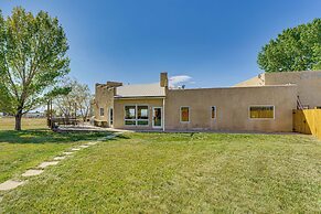 10 Mi to Taos Ski Valley: Mtn-view Duplex w/ Deck!
