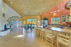 10 Mi to Taos Ski Valley: Mtn-view Duplex w/ Deck!
