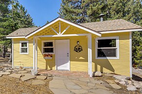Walk to Water: Cozy Cabin in Green Valley Lake!