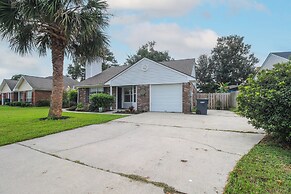 Near Dtwn & Beach: Savannah Home w/ Game Room!
