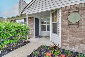 Near Dtwn & Beach: Savannah Home w/ Game Room!
