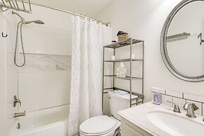 Near Dtwn & Beach: Savannah Home w/ Game Room!