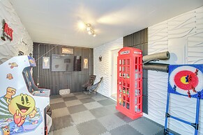 Near Dtwn & Beach: Savannah Home w/ Game Room!