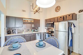 Near Dtwn & Beach: Savannah Home w/ Game Room!