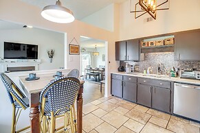 Near Dtwn & Beach: Savannah Home w/ Game Room!