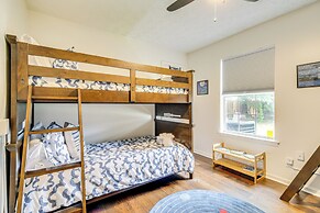 Near Dtwn & Beach: Savannah Home w/ Game Room!