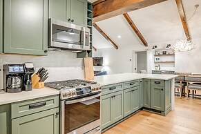 Sapphire Home w/ Fireplace Near Skiing & Hiking!