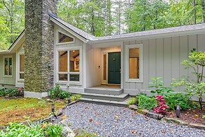 Sapphire Home w/ Fireplace Near Skiing & Hiking!