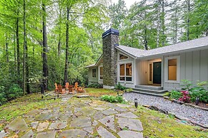 Sapphire Home w/ Fireplace Near Skiing & Hiking!