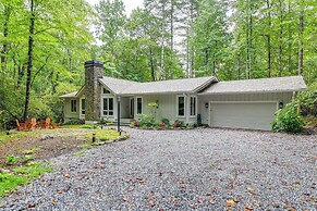 Sapphire Home w/ Fireplace Near Skiing & Hiking!