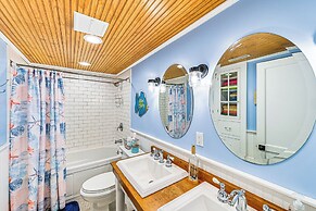 Lakefront Family Home in Three Rivers!