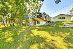 Lakefront Family Home in Three Rivers!
