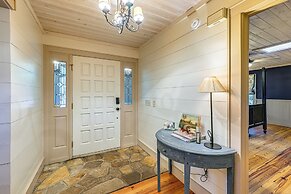 3 Mi to Downtown Cashiers: Home w/ Mountain Views!