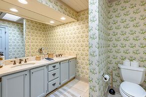 3 Mi to Downtown Cashiers: Home w/ Mountain Views!